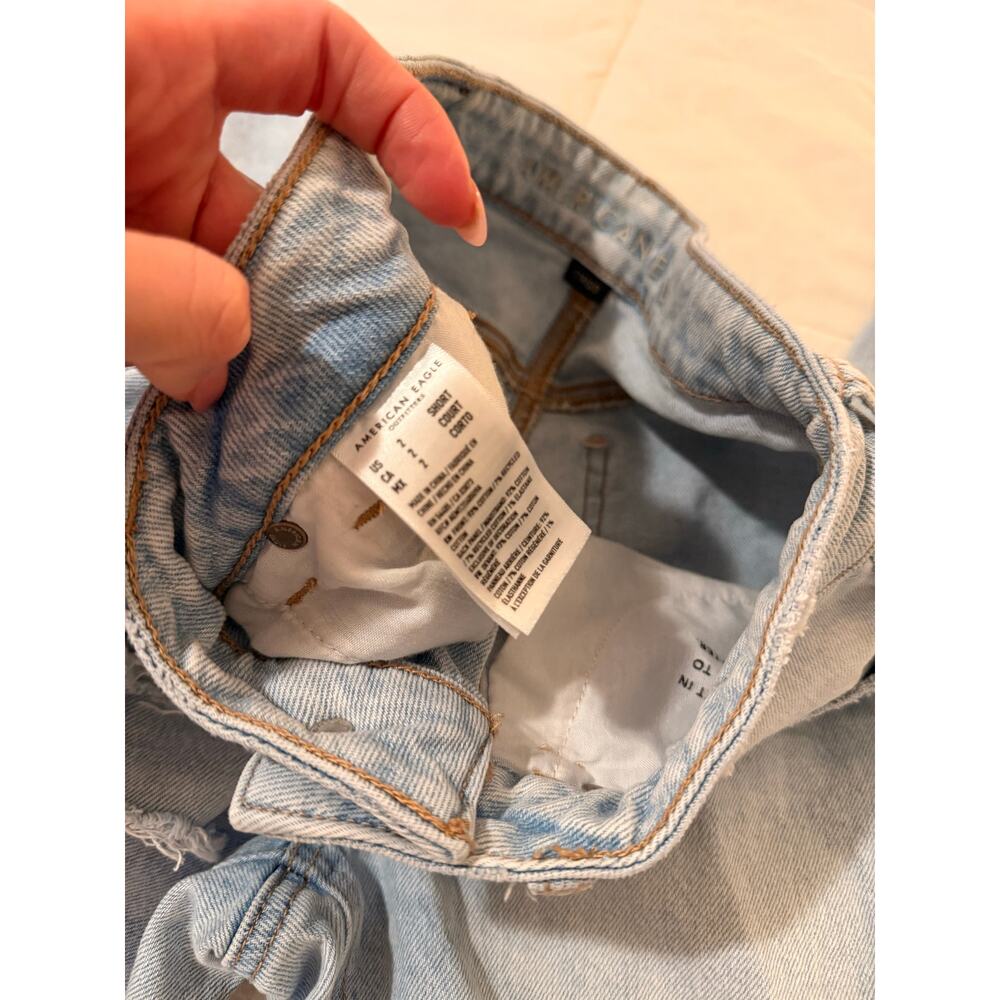 American Eagle Mom Jeans – Light Wash Ripped – Size 2 Short (STRIGID) - Picture 6 of 8